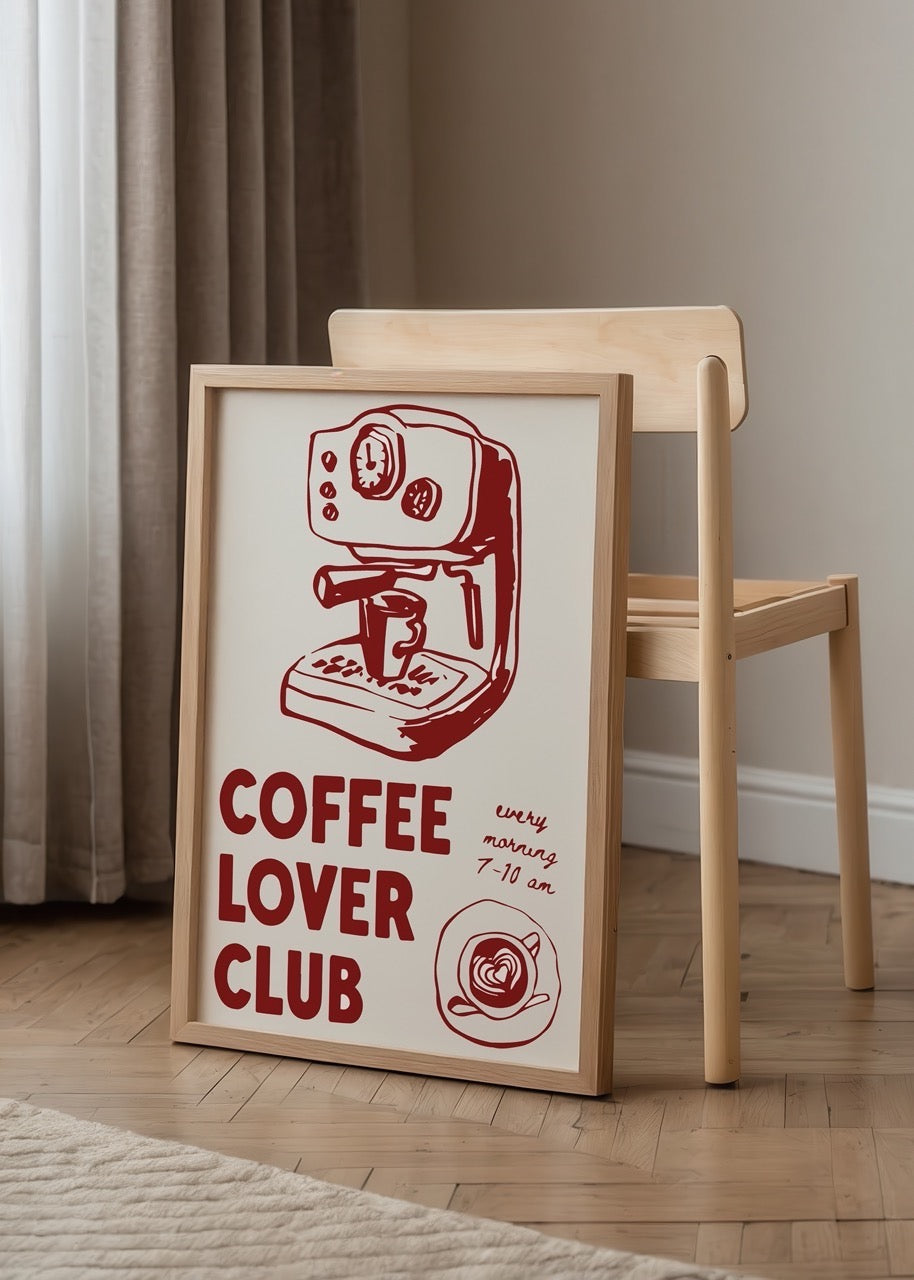 Espresso makinesi ve latte fincanı çizimiyle tasarlanmış, “Coffee Lover Club” yazılı kahverengi-bordo renklerde kahve severler için illüstrasyon posteri