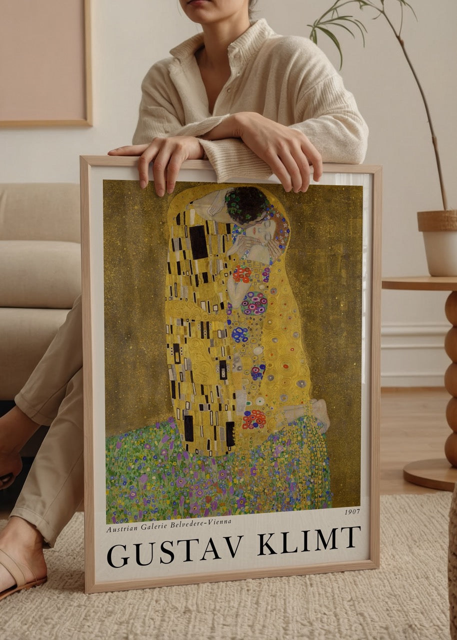 Gustav Klimt’in “The Kiss” adlı ikonik romantik altın dönem tablosunun posteri