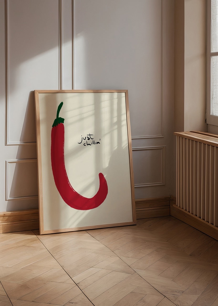 Kırmızı biber illüstrasyonu ve “just chillin’” yazısı içeren minimal, mizahi mutfak posteri