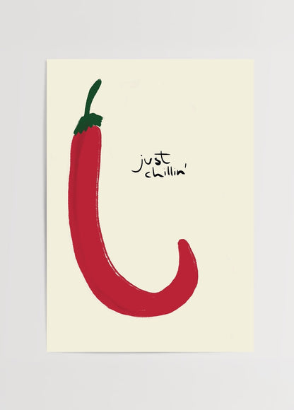 Kırmızı biber illüstrasyonu ve “just chillin’” yazısı içeren minimal, mizahi mutfak posteri