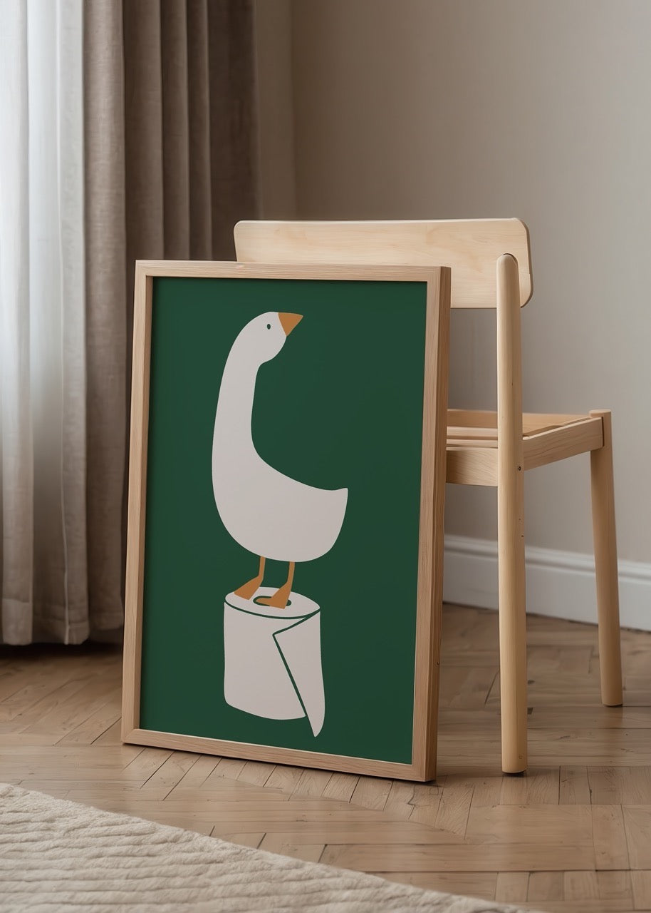 Tuvalet kağıdının üzerinde duran beyaz ördek illüstrasyonu, koyu yeşil zemin üzerinde mizahi ve minimal banyo posteri